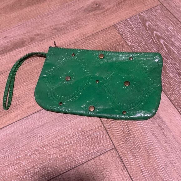 Green floral wristlet - Picture 1 of 3